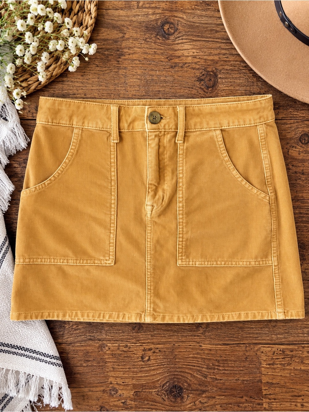 American Eagle Stretch Corduroy Mini Skirt 6 Mustard Boho Western Fall